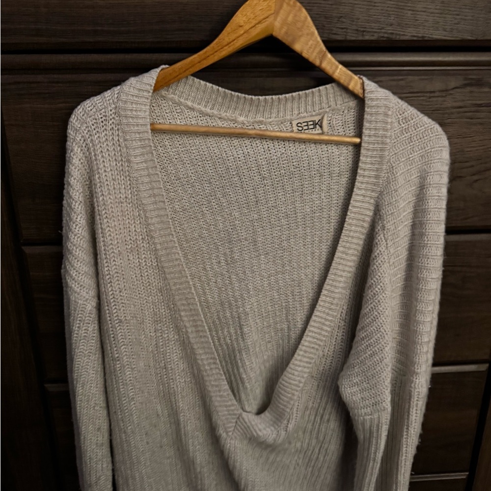 LF Women's Light Gray V-Neck Sweater